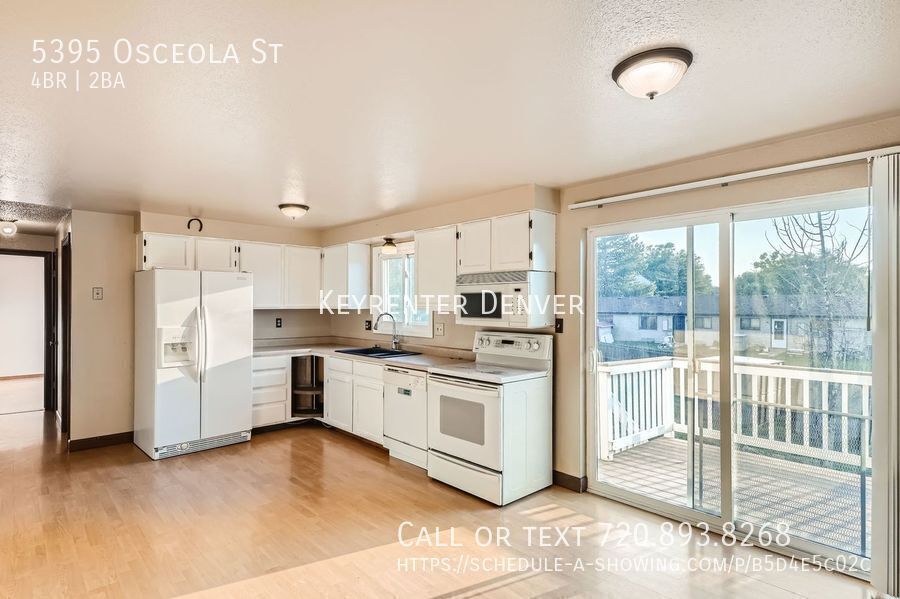 Primary Photo - Amazing 5BD 2BA Home with Large Fully Fenc...