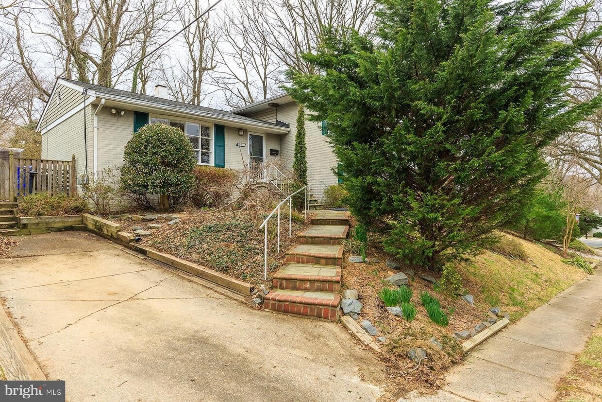 8511 Freyman Dr, Chevy Chase, MD 20815 House Rental in Chevy Chase