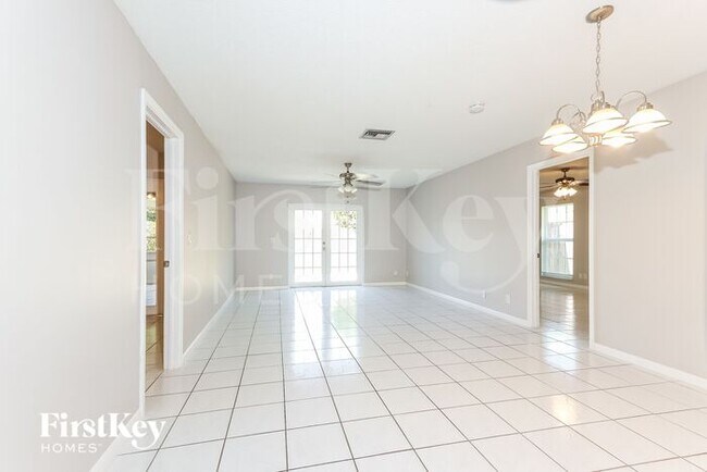 Foto del edificio - 12489 Guilford Way