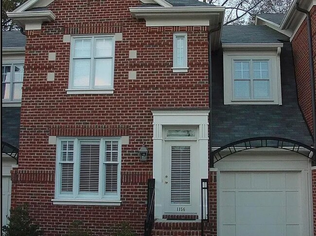 Foto del edificio - 1156 Hampton Gardens Ln