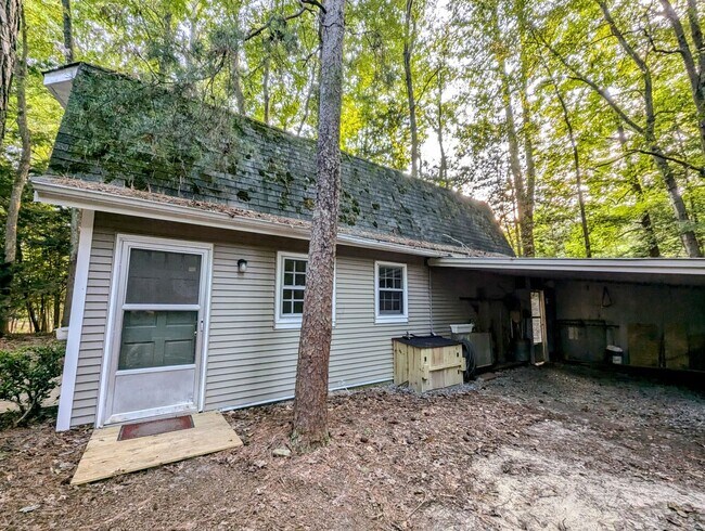 Foto del edificio - 10124 Holly Forks Rd