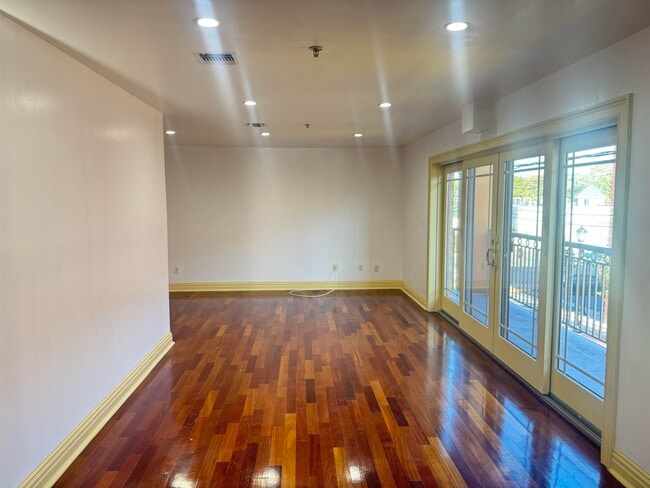 Building Photo - 803 Sip St