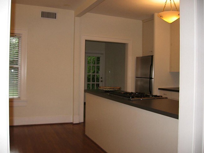 Building Photo - 1737 Albans Rd