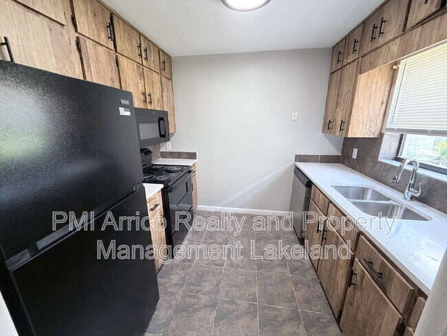 Foto del edificio - 3584 Raintree Cir