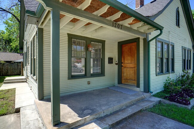Foto del edificio - 1207 W Richmond Ave