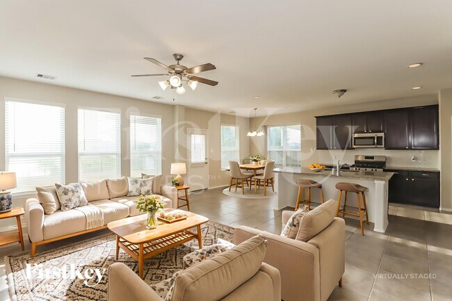 Foto del edificio - 5010 Naples Grove Ln