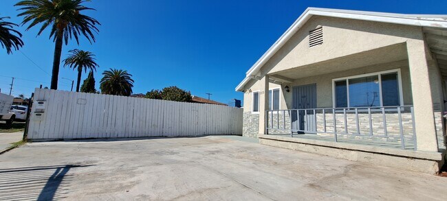 Foto del edificio - 1315 W 101st St