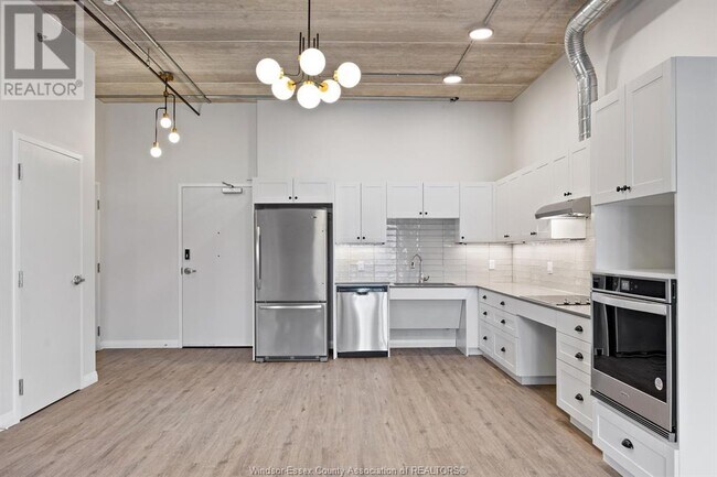 Photo du bâtiment - 3160 Meadowbrook Ln