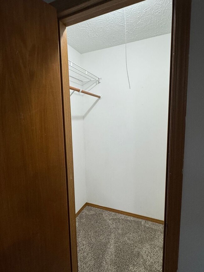 Foto del edificio - 3 Bedroom Home with large fenced in backyard