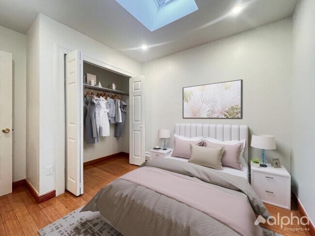 Foto del edificio - 3 bedroom in BRONX NY 10456