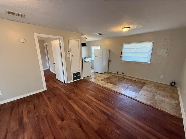 Building Photo - 4910 Rainbow Cir