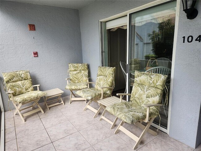 Foto del edificio - 6713 Stone River Rd