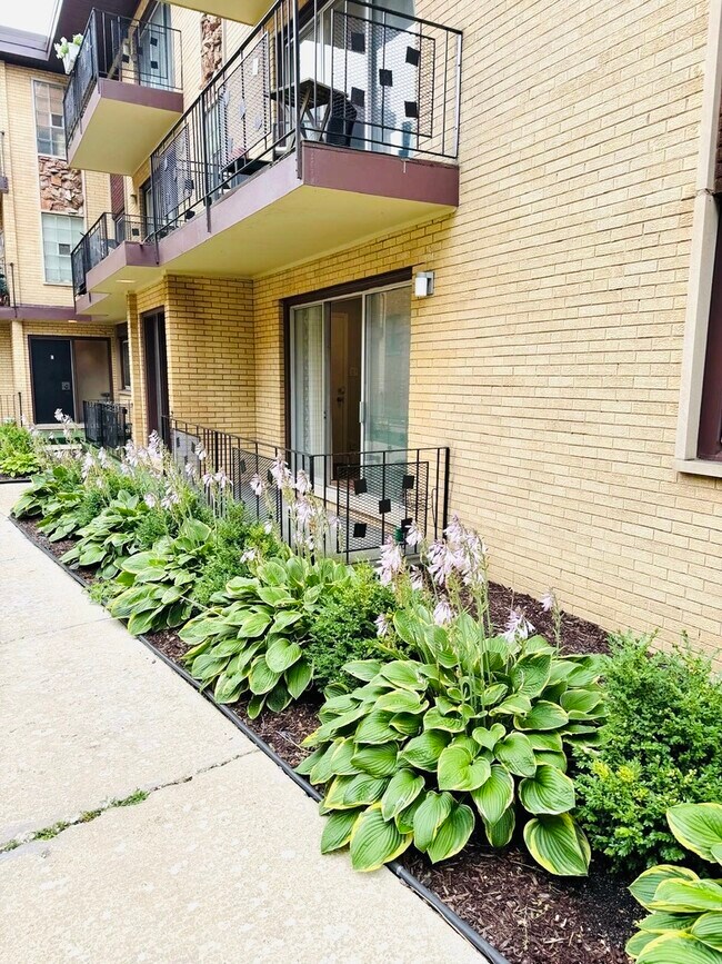 Foto del edificio - 10425 S Hale Ave