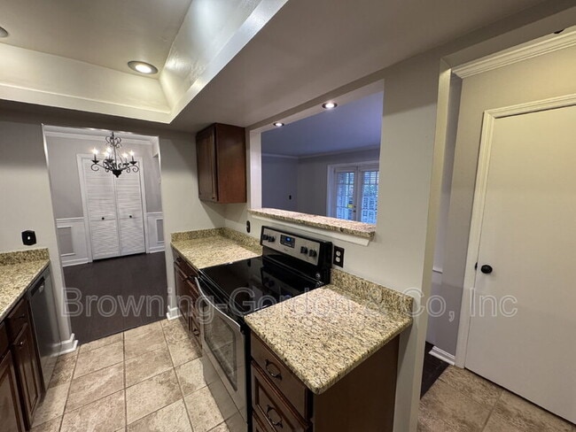 Building Photo - 5025 Hillsboro Pike