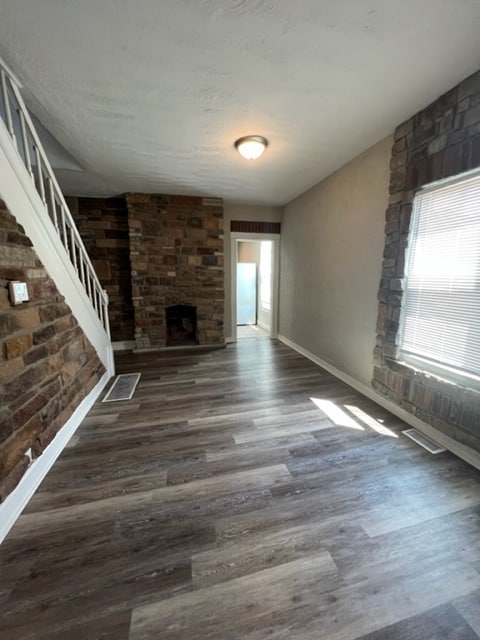 Building Photo - 622 Stewart Ave