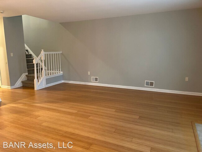 Building Photo - 3 br, 2.5 bath House - 53 Thorne Lane