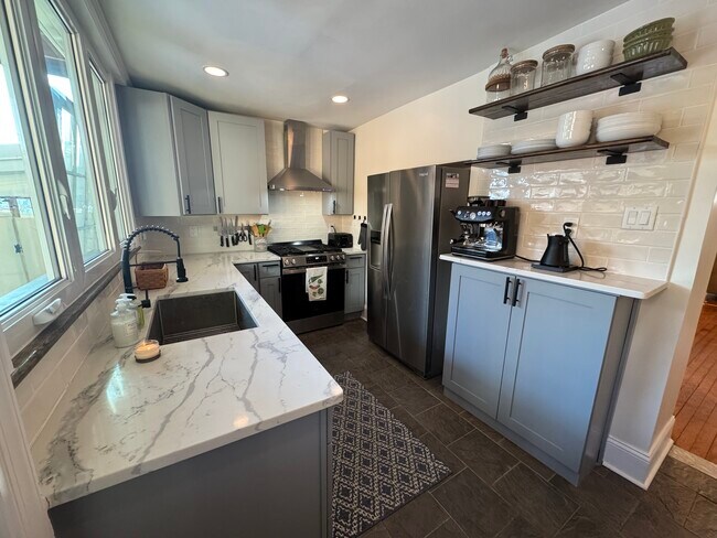 Building Photo - 209 East St