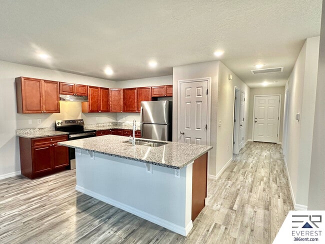 Building Photo - 10 Ryall Ln