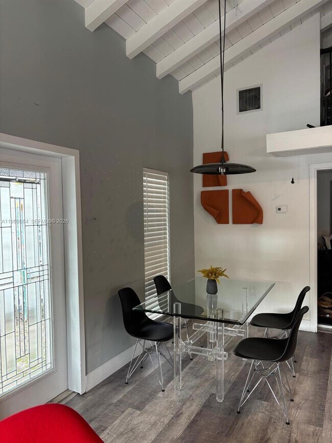 Foto del edificio - 3525 Poinciana Ave