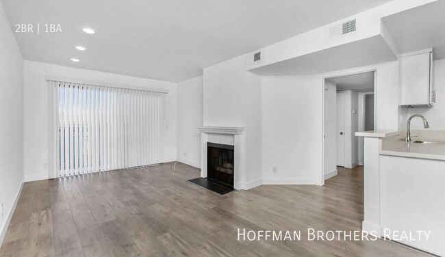 Foto del edificio - 7705 Hampton Ave