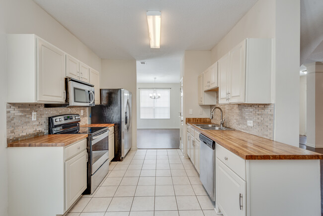 Foto del edificio - 6514 Lake Mill Ct