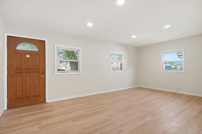 Foto del edificio - 1074 S James Rd
