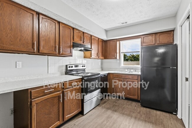 Building Photo - 1649 Foxhaven Dr