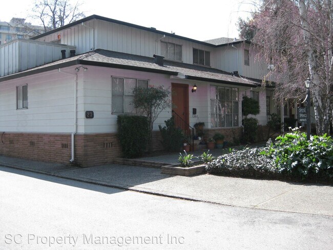 Foto del edificio - 27 Crystal Springs Rd