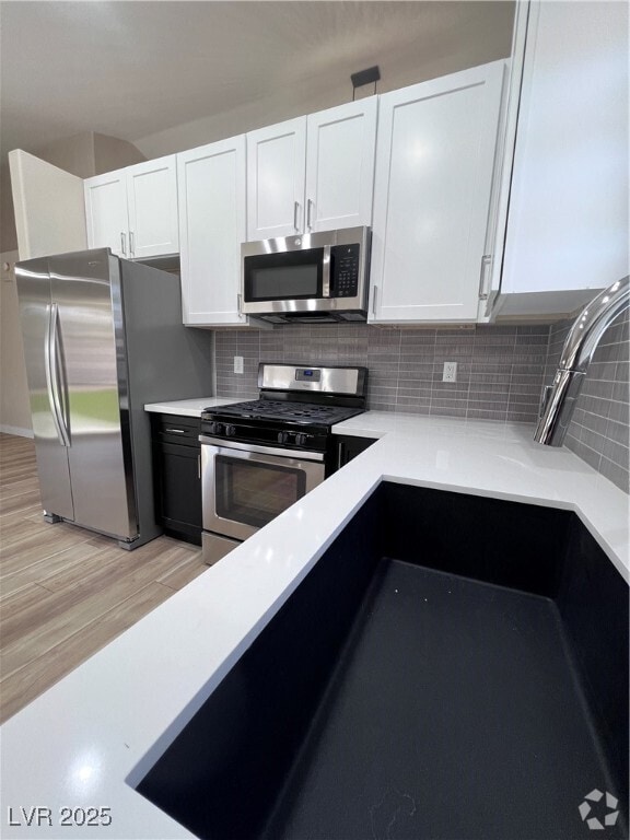 Building Photo - 8745 Point Kathy Cir