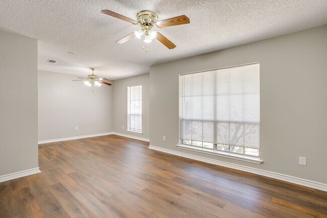 Building Photo - 6528 Winifred Dr