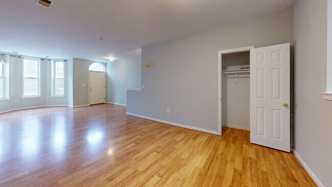 Building Photo - Lovely 1 Bedroom 1 Bath In Columbia Height...