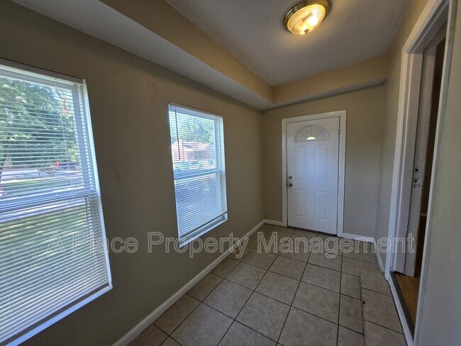Foto del edificio - 9429 Baltimore Ave