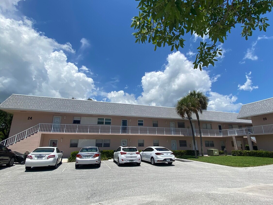 18081 SE Country Club Dr Unit 237, Tequesta, FL 33469 Condo for Rent