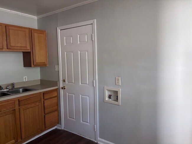 Foto del edificio - 2219 Briarfield Rd