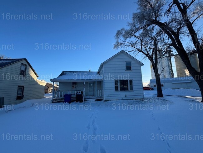 Building Photo - $945 - 3 bed 1 bath - Single Family Home