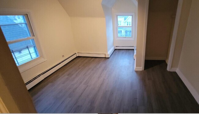 Building Photo - 542 Van Cortlandt Park Ave
