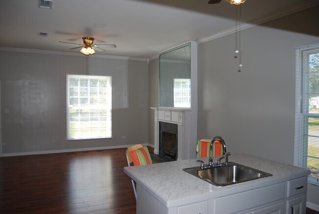 Foto del edificio - 632 Brookhaven St