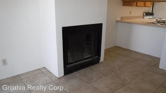 Building Photo - 401 E Thoroughbred St