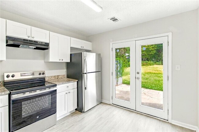 Building Photo - 7980 Woodlake Dr
