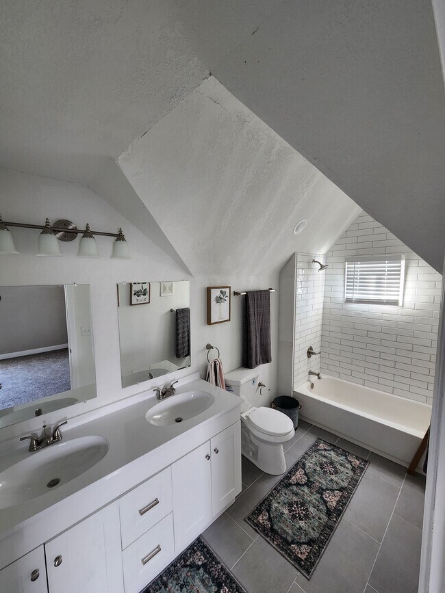 Foto del edificio - 307 E Washington St