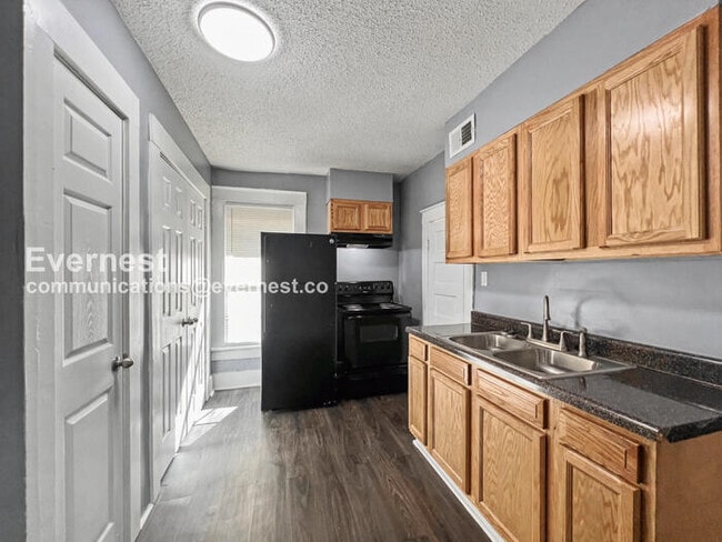 Foto del edificio - 749 Bey St