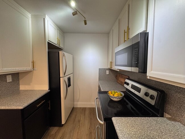 Foto del edificio - 4770 NW 102nd Ave