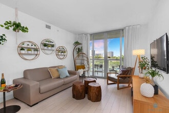 Building Photo - 2602 E Hallandale Beach Blvd
