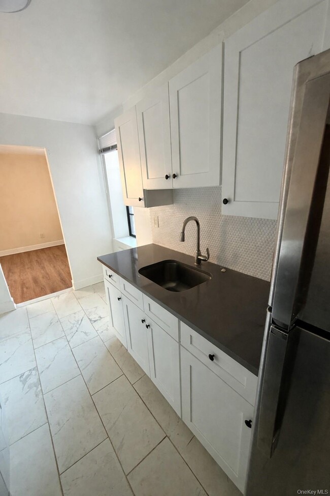 Building Photo - 190 1st St