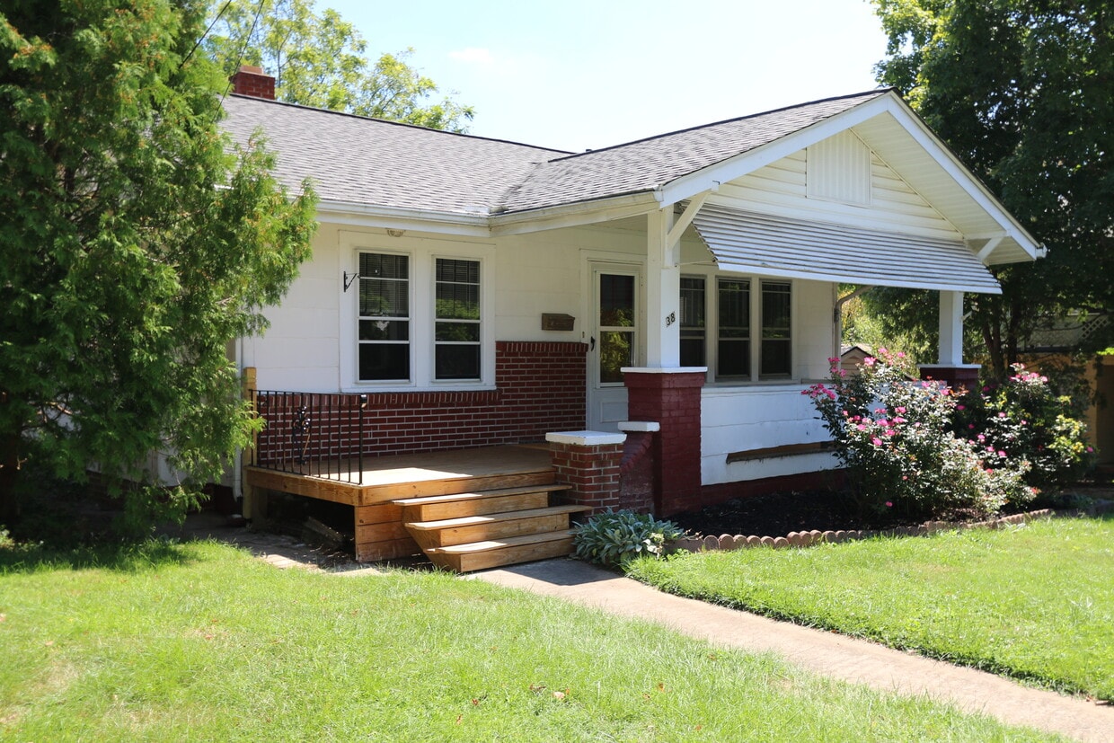 Primary Photo - 38 Vance Crescent St