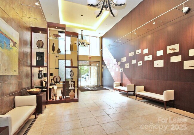 Foto del edificio - 701 Royal Ct