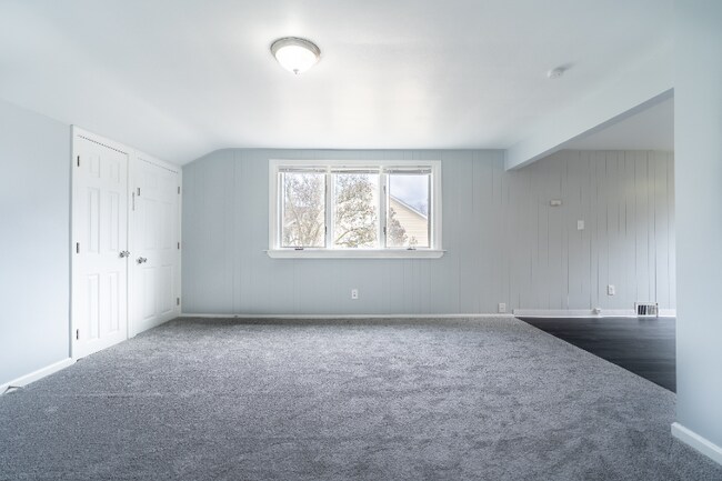 Foto del edificio - 4905 Biddulph Ave