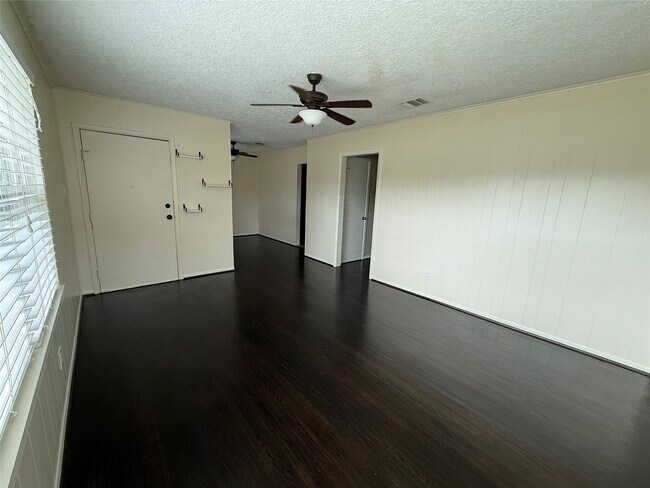 Building Photo - 1807 Firwood Dr