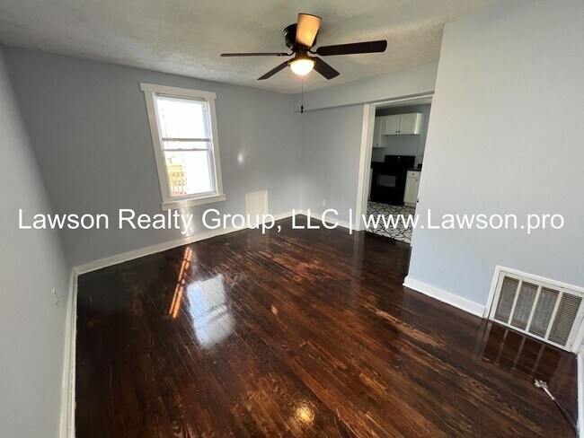 Building Photo - Iowa 817