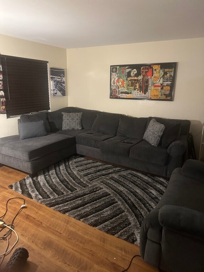 Foto del edificio - 15000 Downey Ave